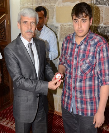 HUTBE OKUMA YARIŞMASINI TAŞYÜREK KAZANDI