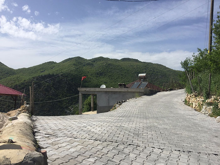 Büyükşehir’den Andırın mahallelerine parke