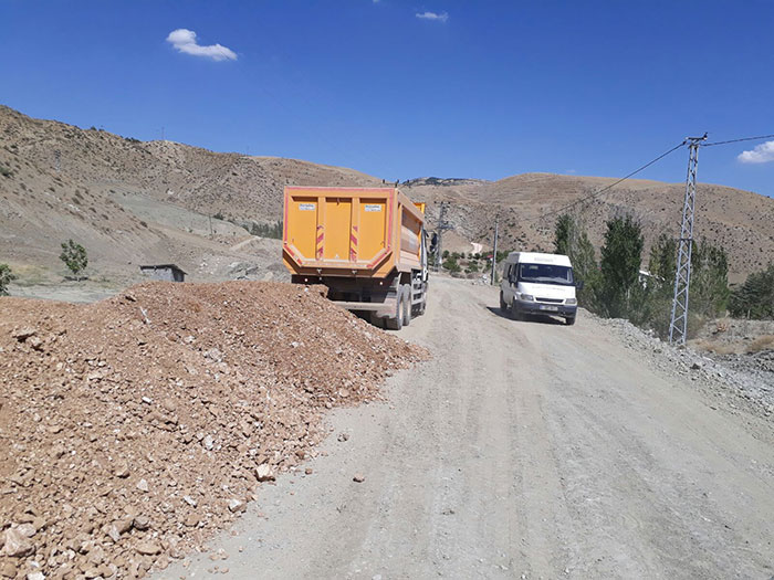 Kale-Soğukpınar grup yolunda stabilize çalışması