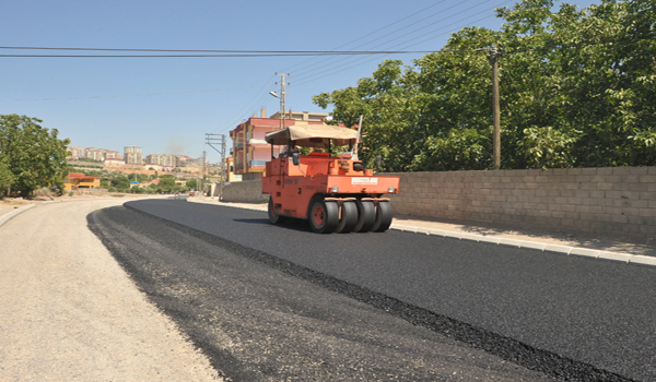BÜYÜKŞEHİR BELEDİYESİ İLK ASFALTI DÖKTÜ