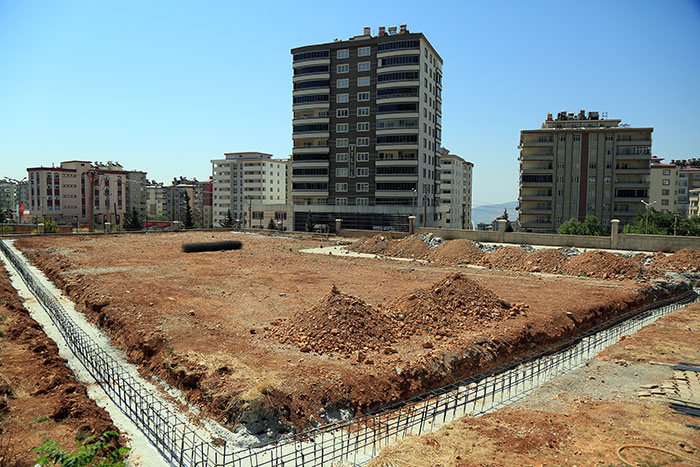 Büyükşehir’den 3 halı saha yapımı daha