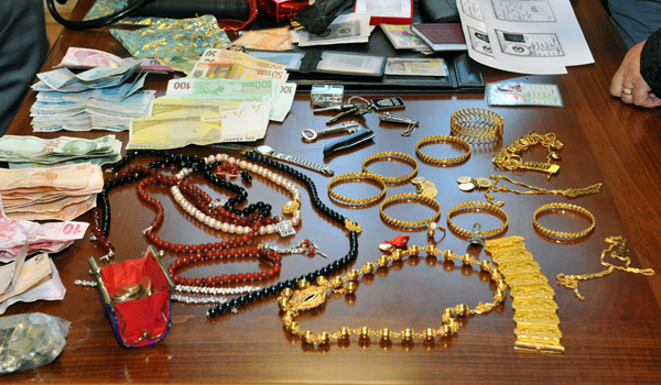 ZİYNET EŞYALARI SAHİBİNE TESLİM EDİLDİ