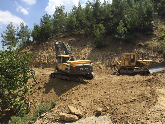 Alanlı-Ayvalı yolunda büz atımı