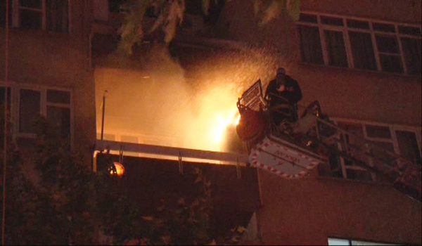 DOĞALGAZ KOMBİSİNDE ÇIKAN YANGIN KORKUTTU