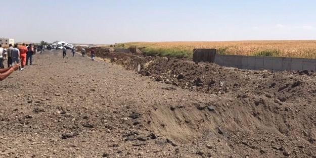 Diyarbakır'da askeri aracın geçişi sırasında patlama! Yaralılar var