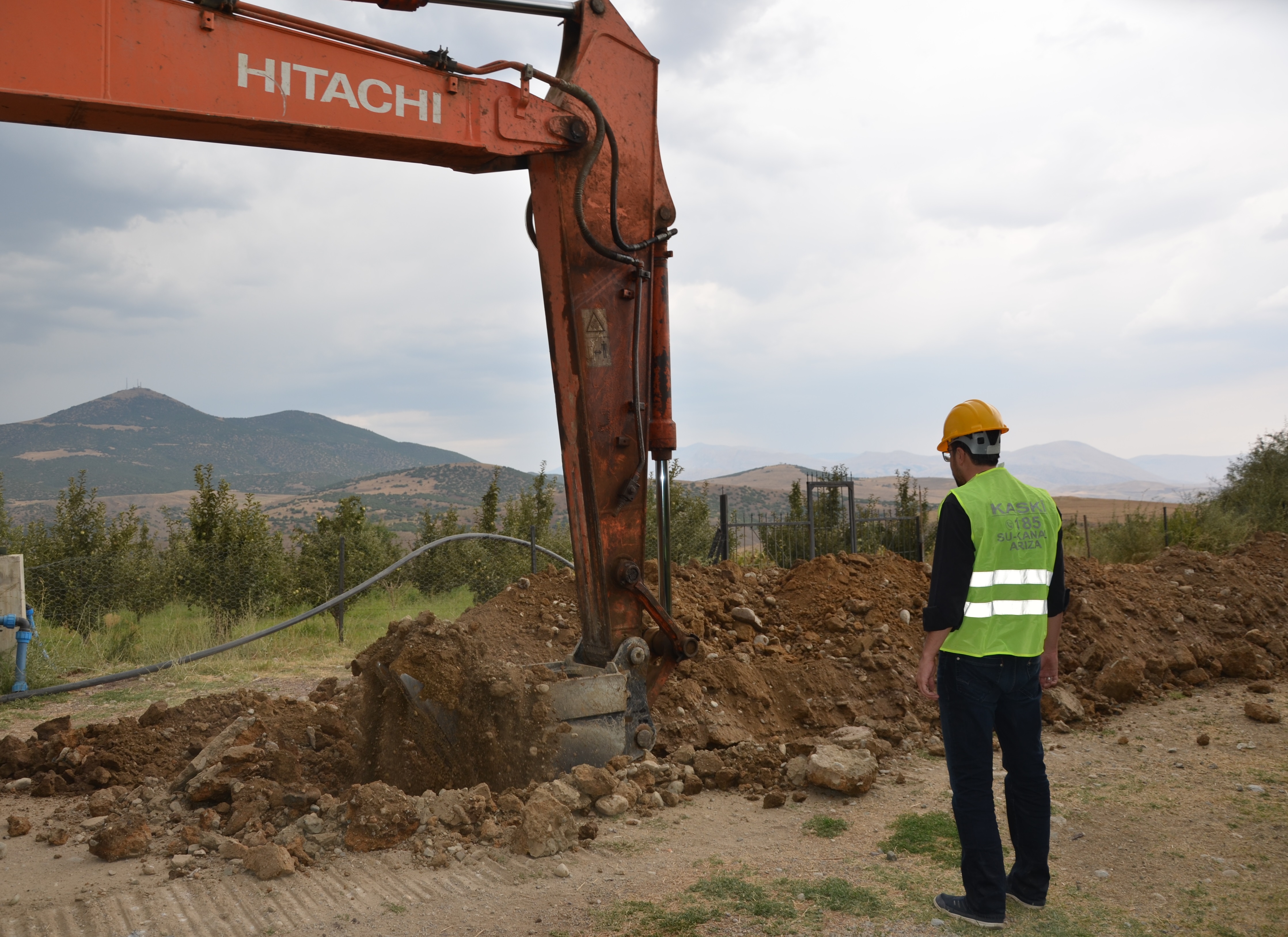 GÖKSUN KAMIŞÇIK’TA İÇME SUYU ŞEBEKESİ YENİLENİYOR