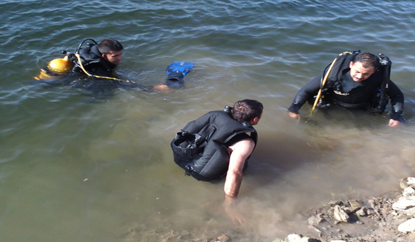 SERİNLEMEK İÇİN GİRDİĞİ BARAJ GÖLÜNDE BOĞULDU