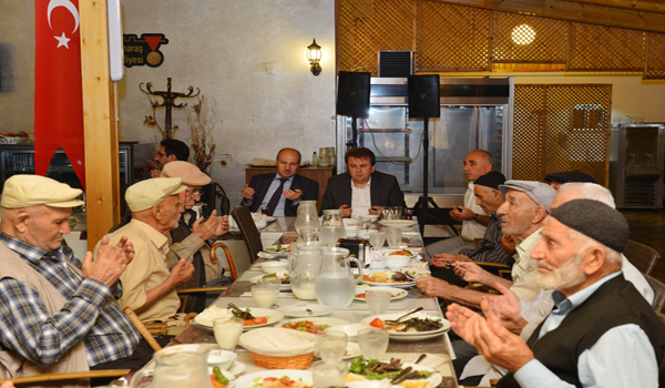 BAŞKAN ERKOÇ, HUZUREVİ SAKİNLERİYLE İFTARDA BULUŞTU