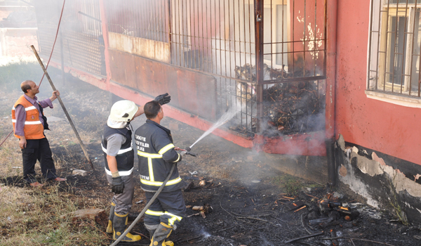 ÇOCUKLARIN ATEŞLE OYUNU APARTMANI YAKIYORDU