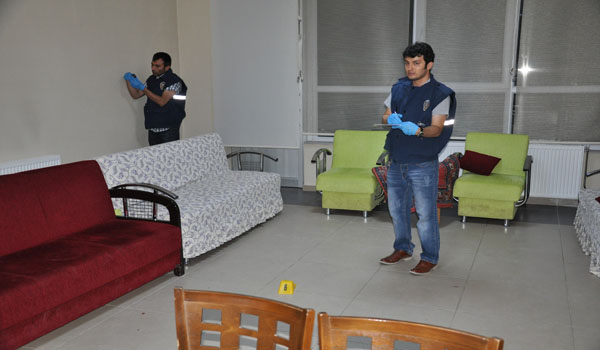 SİLAHIYLA KAFASINA SIKTI