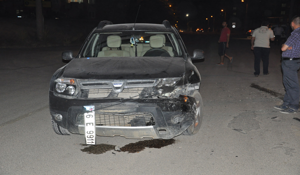 İKİ OTOMOBİL ÇARPIŞTI: 4 YARALI: 4 YARALI