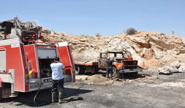 PARK HALİNDEKİ KAMYON YANDI