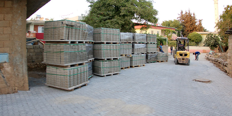 Karahüyük yollarına beton parke