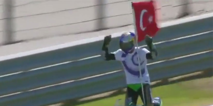 Kenan Sofuoğlu'ndan büyük başarı!