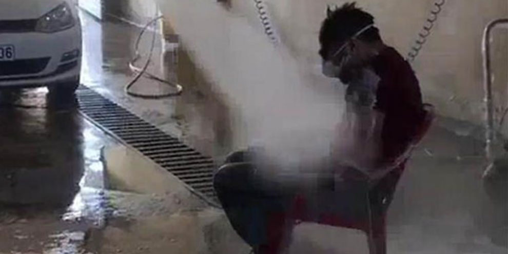 İşçiye tazyikli suyla işkence! Utanmadan paylaştı