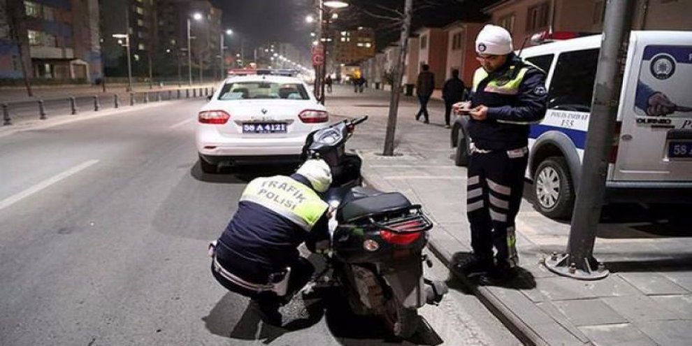 Yuh artık dedirten olay! Plaka oyunu