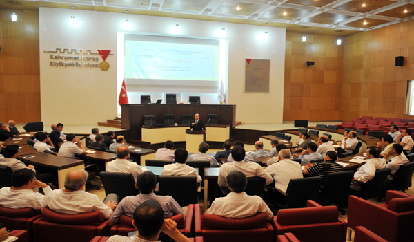 BÜYÜKŞEHİR BELEDİYESİ DAİRE BAŞKANLARI VE MÜDÜRLERİNE HİZMET İÇİ EĞİTİM VERİLDİ