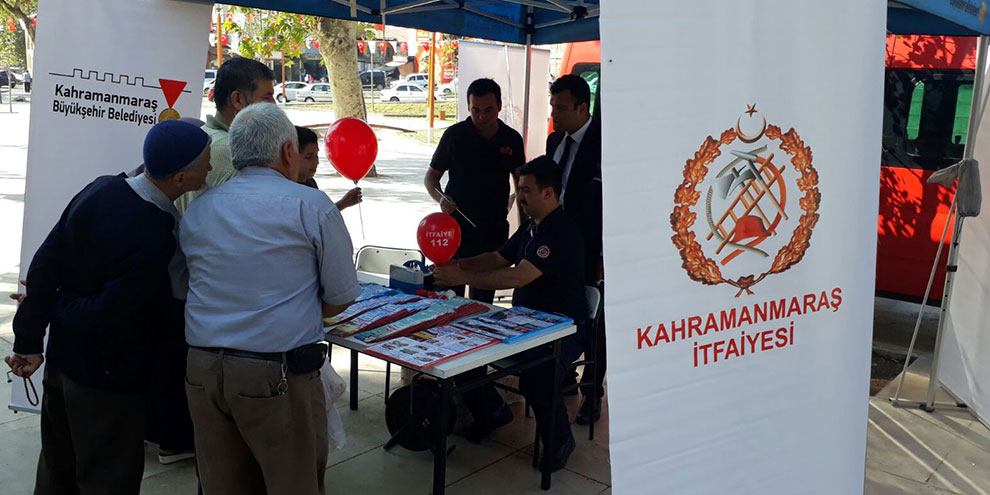 Büyükşehir itfaiyesi farkındalık eğitimlerini sahada yoğunlaştırdı