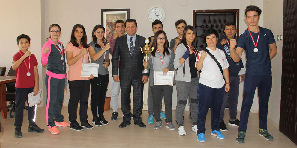 Şehit Eren Bülbül Wushu Sanda turnuvasında takım birinciliği geldi