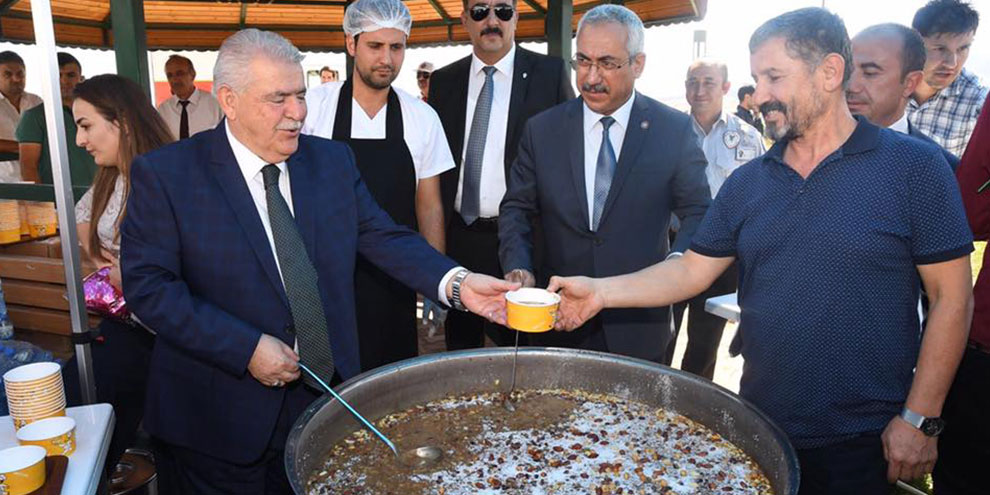 Onikişubat Belediyesi, KSÜ İlahiyat Fakültesi Kampüsü’nde Aşure İkramı