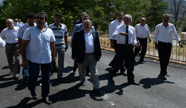 MAHÇİÇEK, KURMAYLARIYLA ŞAHİNKAYASINDA