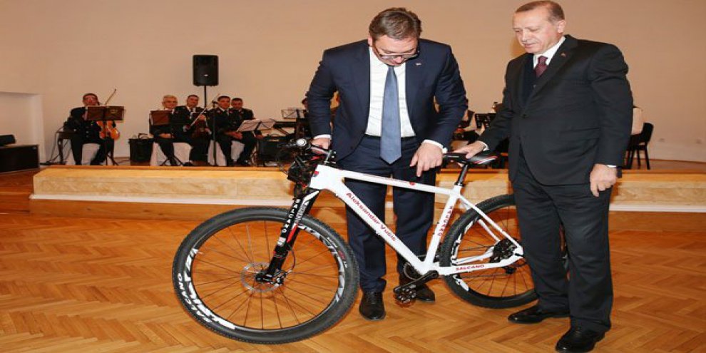 Erdoğan'dan Sırp lidere sürpriz hediye