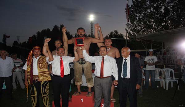 PEHLİVANLAR GÖKSUN ER MEYDANINDA BULUŞTU