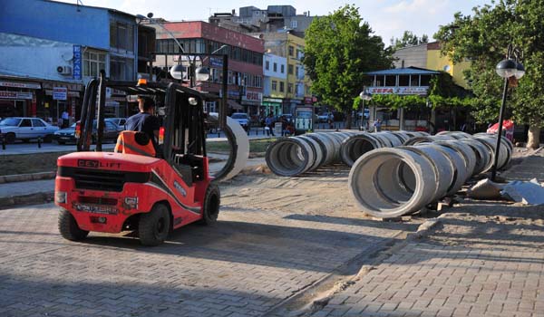 AFŞİN BELEDİYESİ DÖRT BİR YANDAN ÇALIŞMALARINI SÜRDÜRÜYOR