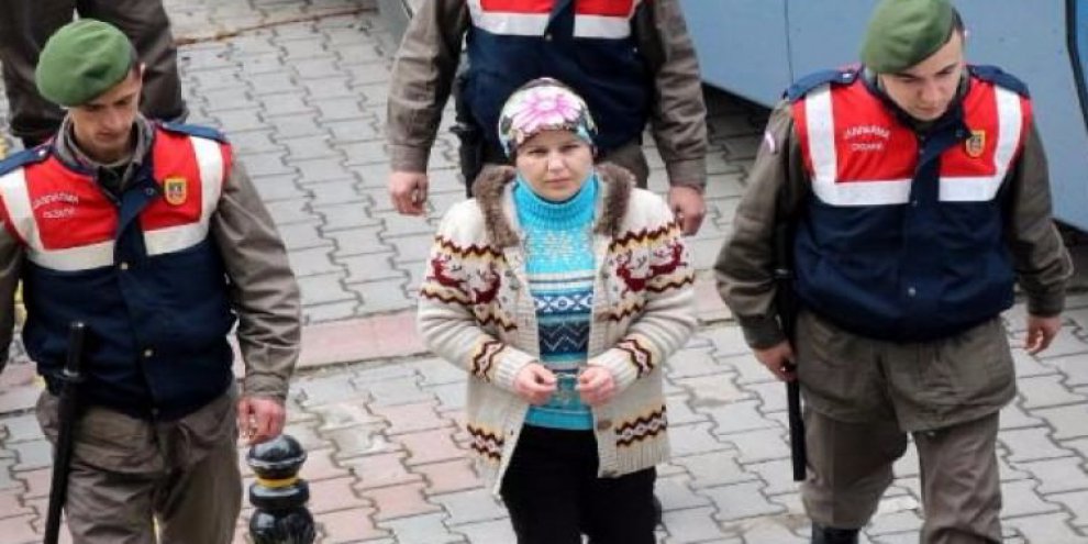 Tacizcisini öldüren kadının cezası bozuldu