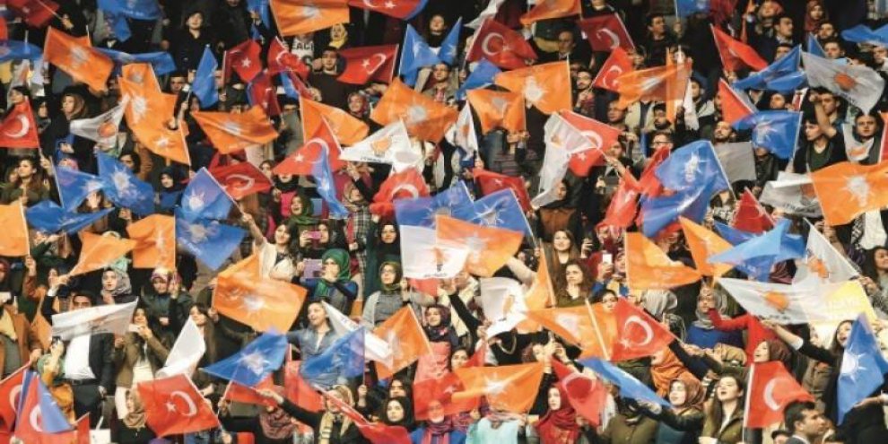 AK Parti’de kongrelerin yarısı tamam