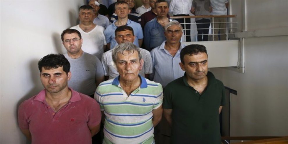 Yüzsüzlüğe bak! Akın Öztürk rütbesini geri istedi