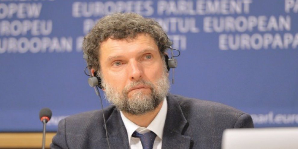 Her taşın altından Kızıl Soros çıkıyor