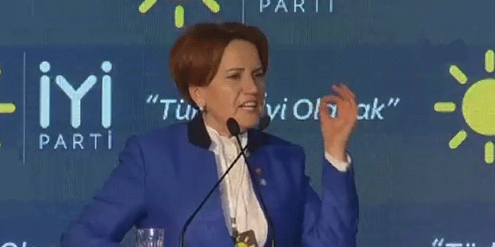 Meral Akşener partisinin kuruluş toplantısında konuşuyor
