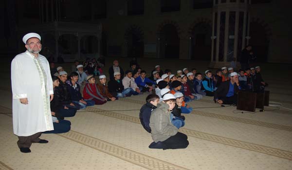 ONİKİŞUBAT MÜFTÜLÜĞÜ KAHRAMANMARAŞTA CAMİ GENÇLİK BULUŞMASINI SABAH NAMAZINDA BAŞLATTI