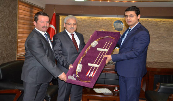 VALİ GÜVEÇER DEN BAŞKAN OKUMUŞ A ZİYARET.