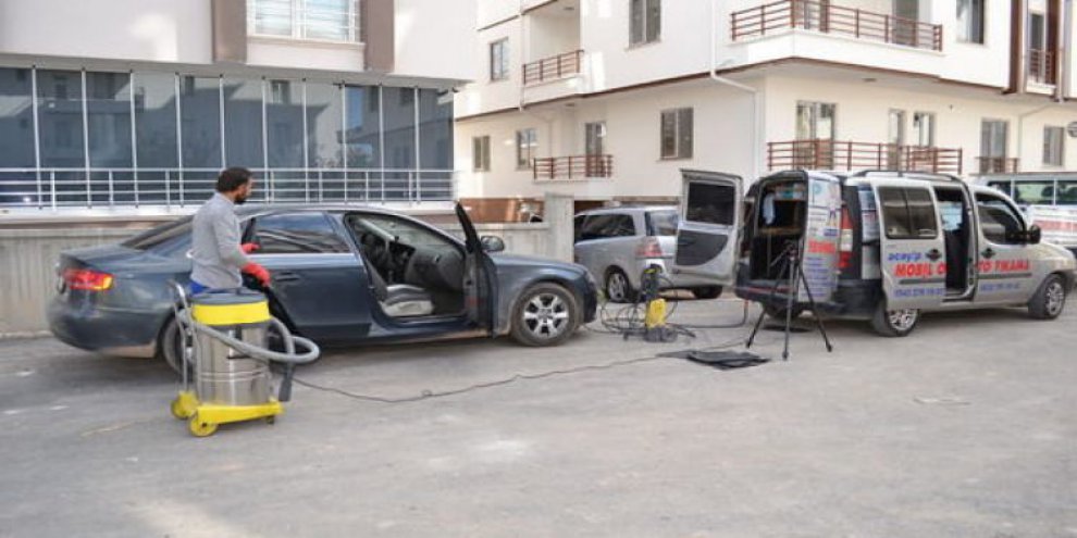 Dükkan açamayınca mobil oto yıkamacı oldu