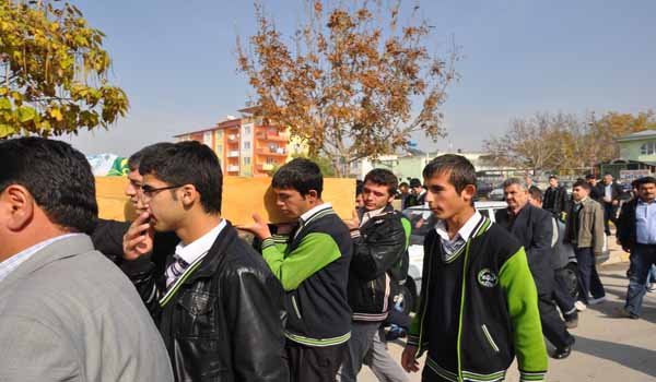 ÇATIDAN DÜŞEN ÇOCUĞUN CENAZESİ, KARDEŞİNİN YANINA DEFNEDİLDİ