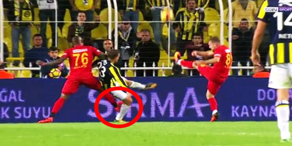 F.Bahçeliler isyan etti! "Kırmızı kart penaltı"