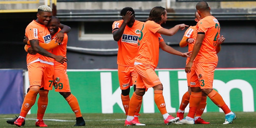 Alanya çıldırdı! Deplasmanda gol yağdırdı!
