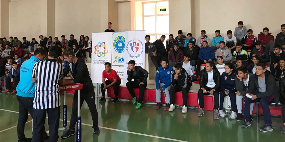 Kahramanmaraş Bilek Güreşi Seçmelerine Gençlerden Yoğun İlgi