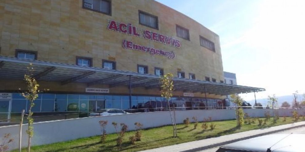 Yeni doğurduğu bebeği, poşete koyup 5. kattan attı