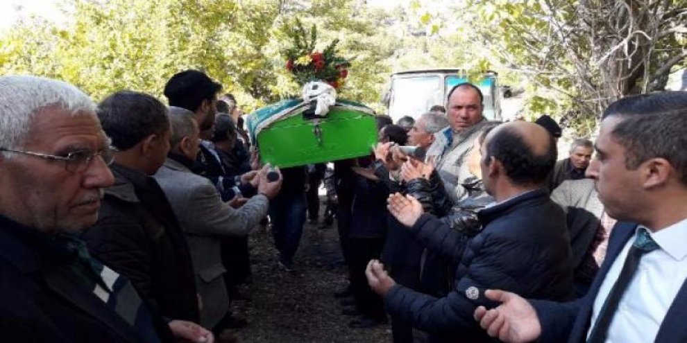 Şehit babası, oğlunun yanı başına defnedildi