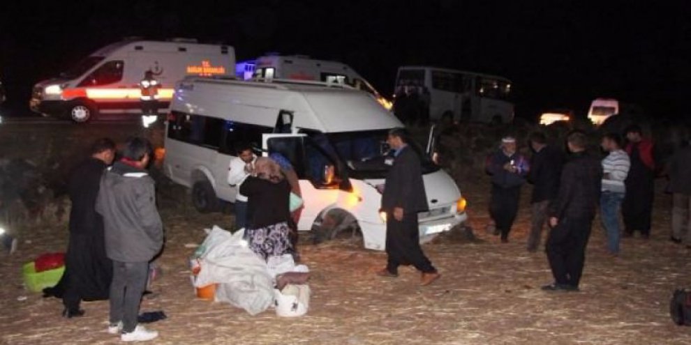 İşçileri taşıyan minibüs devrildi