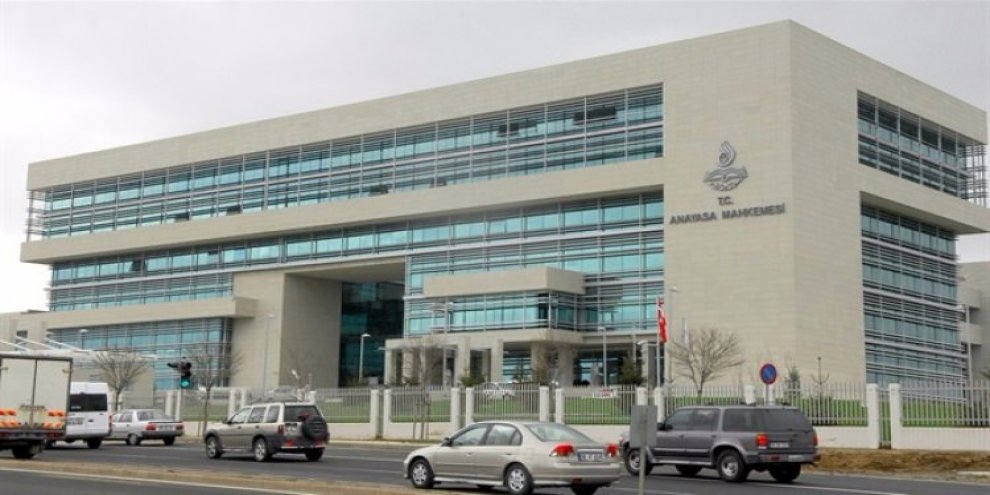 Anayasa Mahkemesi'nden tutuklu vekil kararı!