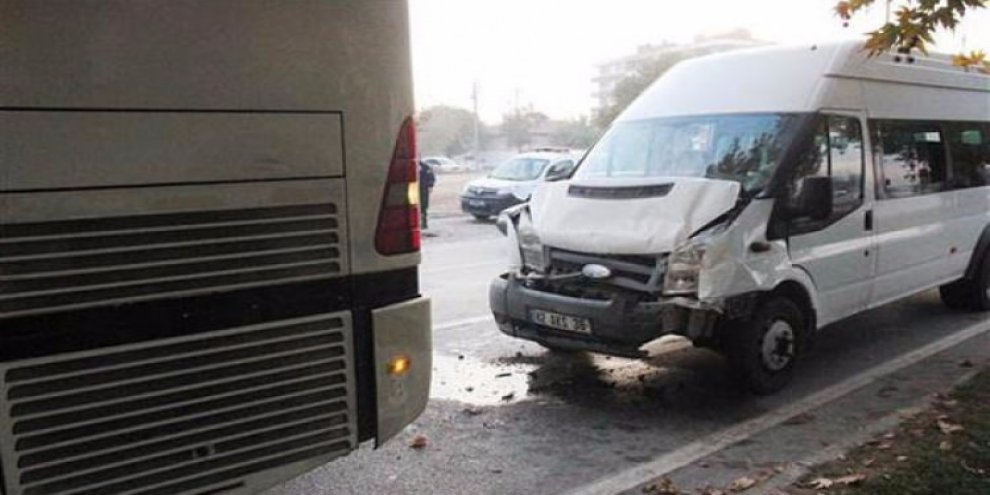 İşçi servisleri çarpıştı! Feci kaza