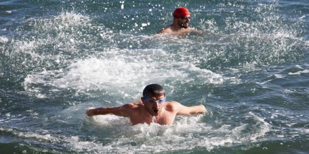 Kasım ayında Van Gölü'nün keyfini çıkartıyorlar