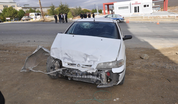 TRAFİK KAZASI: 3 YARALI