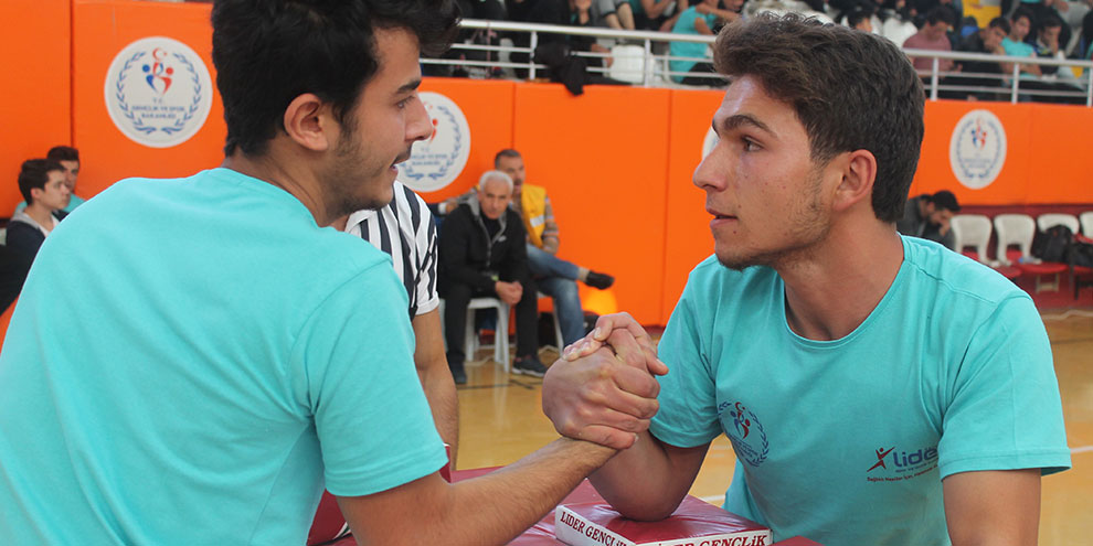 Kahramanmaraş bükülmez bileklerini seçti