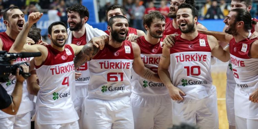 12 Dev Adam'dan ilk zafer!