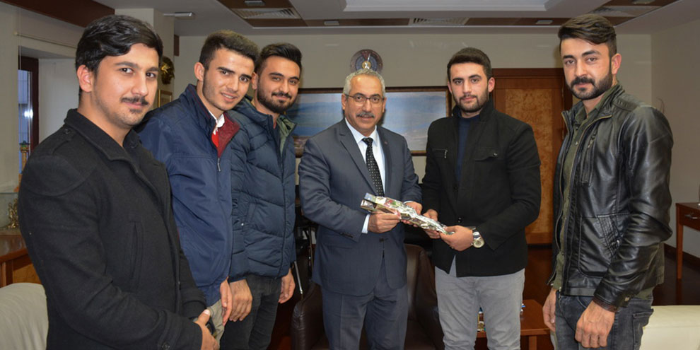 Ülkü Ocakları KSÜ teşkilatı, Rektör Deveci’nin öğretmenler gününü kutladı